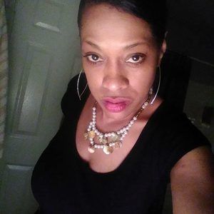 Meet your Posher, Della